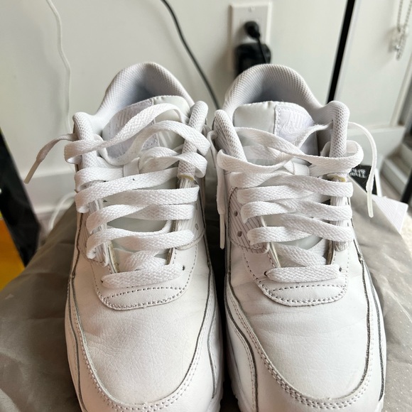 Kid Size Nike Air Max 90 - Picture 2 of 3
